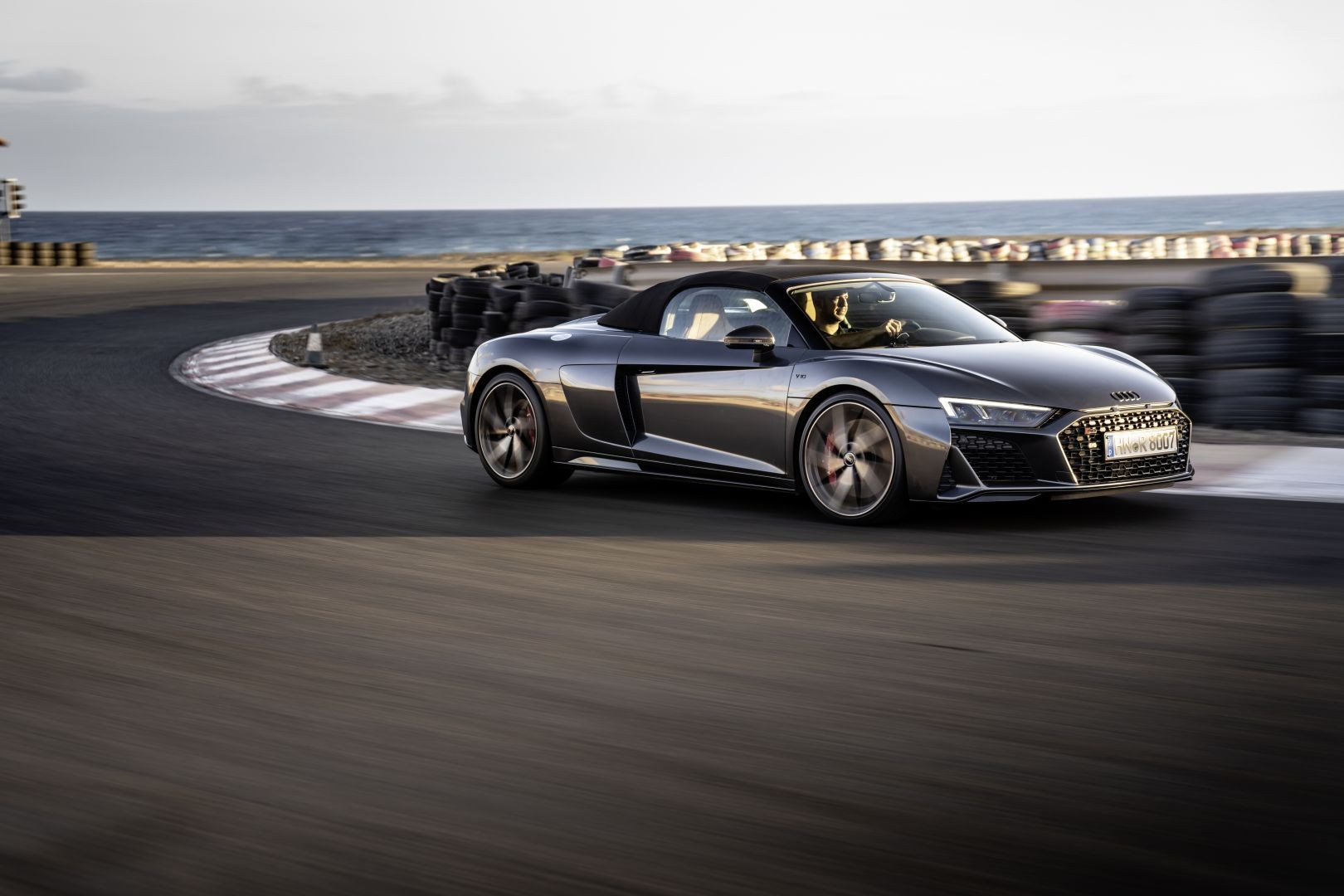 Audi R8 Spyder photo 20