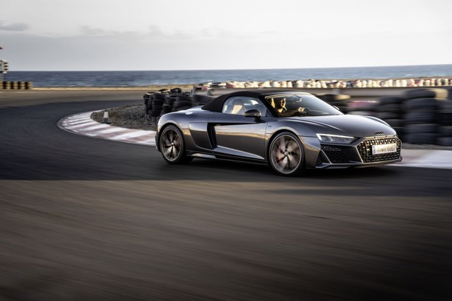 Audi R8 Spyder photo 20