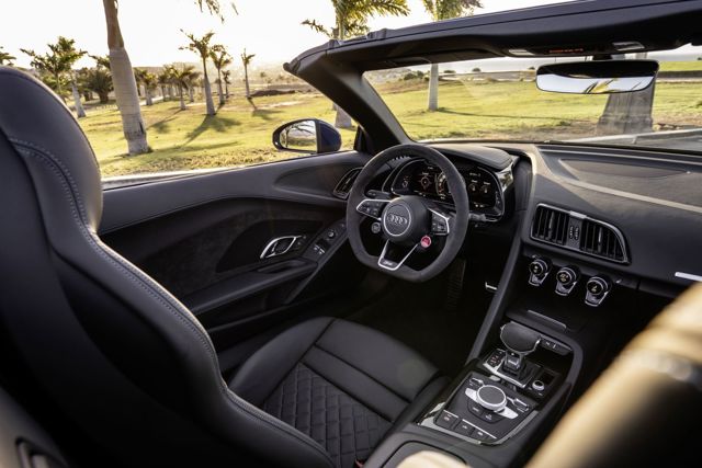 Audi R8 Spyder photo 36