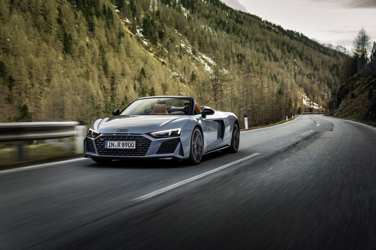 Audi AUDI R8 Spyder 5.2L FSI quattro S tronic 7AT AWD (570 HP)