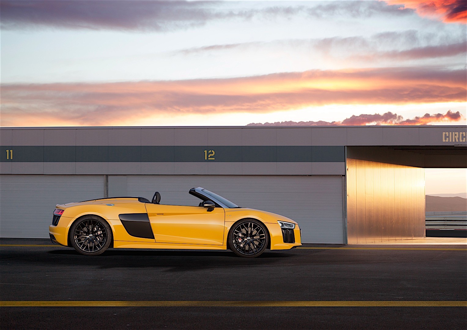 Audi R8 Spyder photo 4