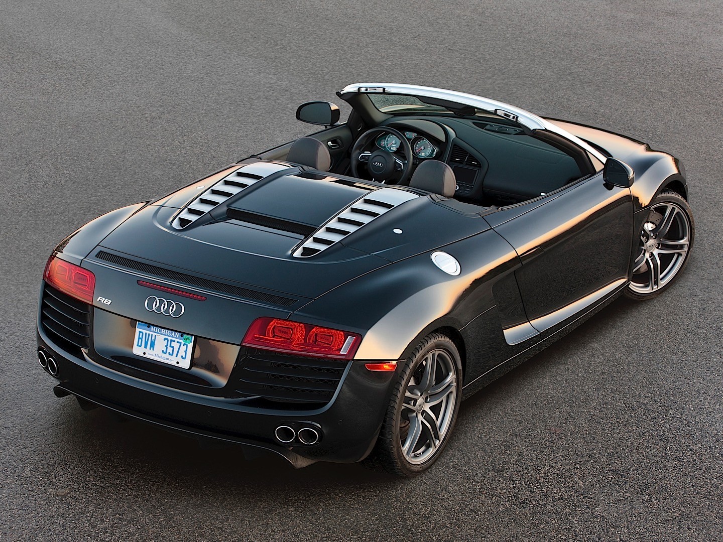 Audi R8 Spyder photo 7