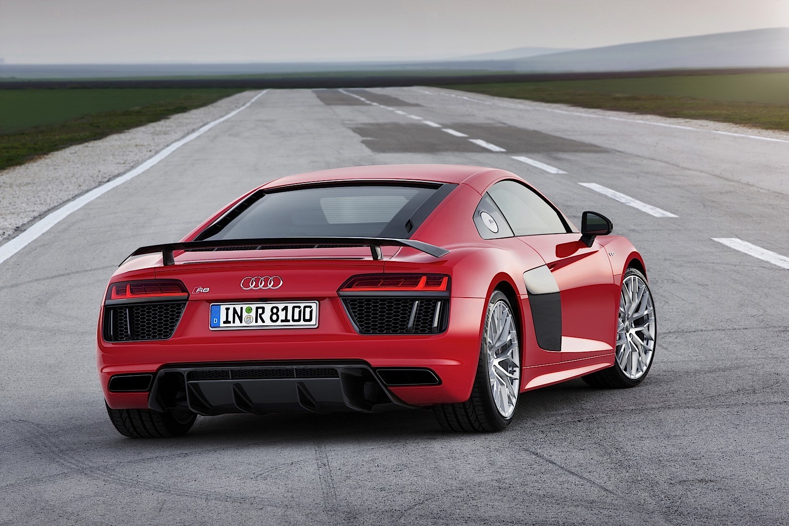 Audi R8 photo 9