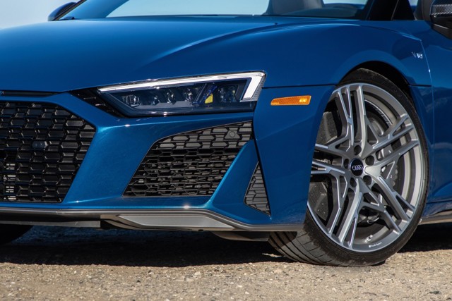 Audi R8 photo 30