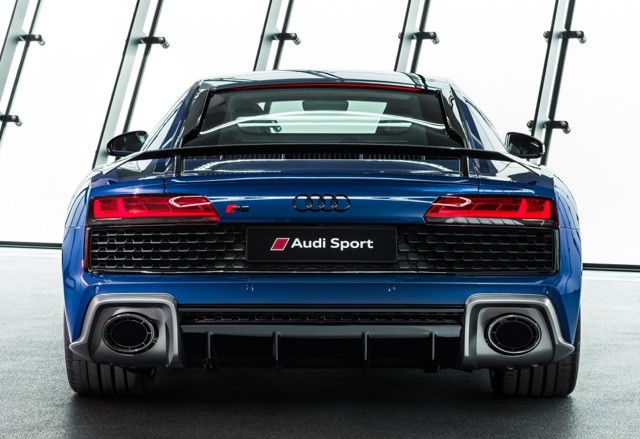 Audi R8 photo 2