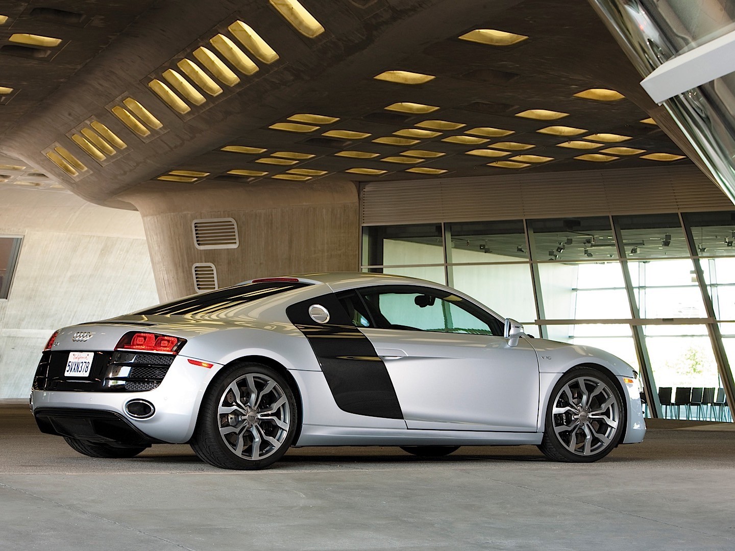 Audi R8 photo 24