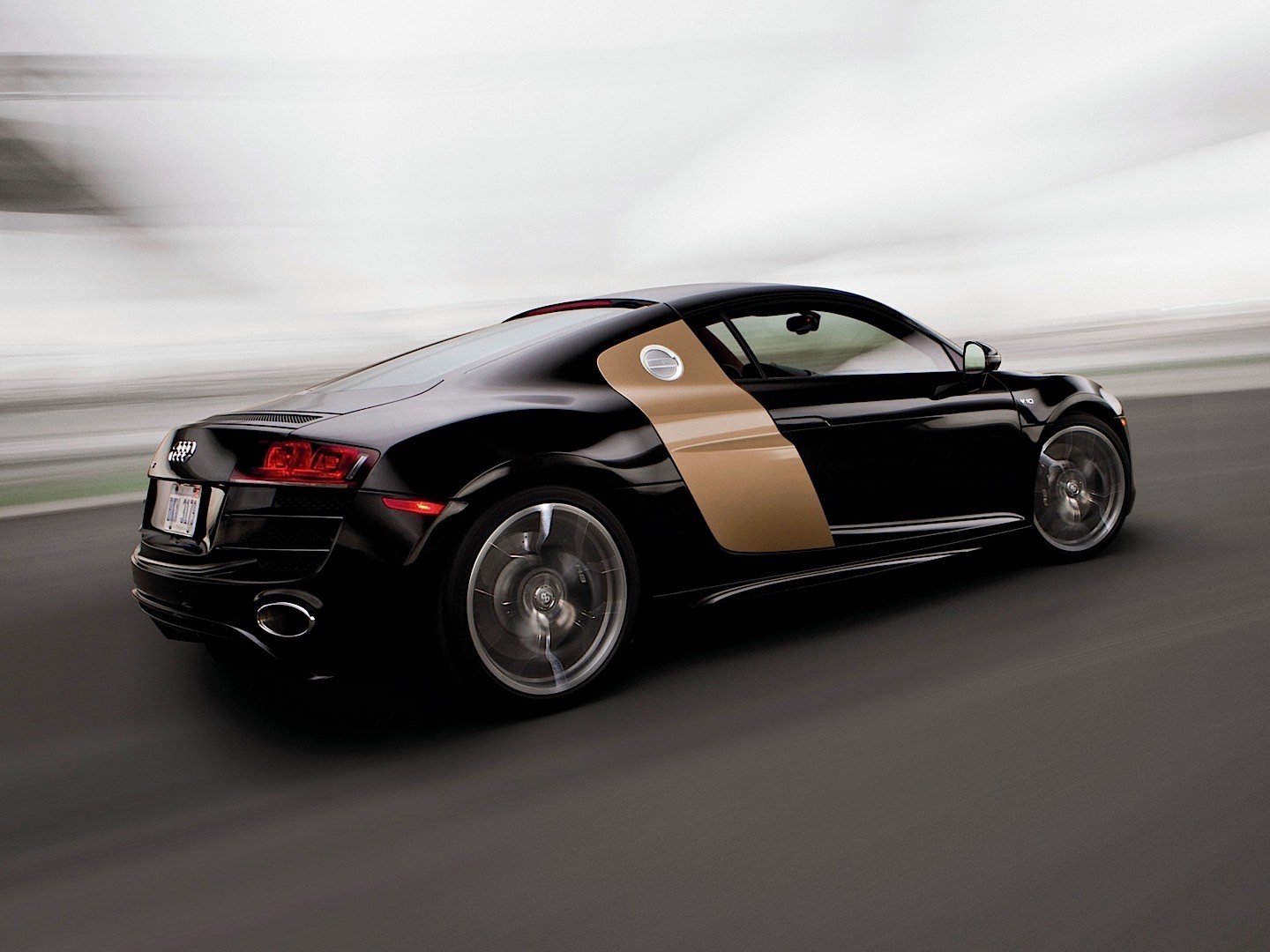 Audi R8 photo 30