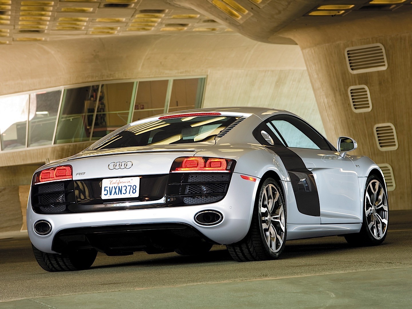 Audi R8 photo 36
