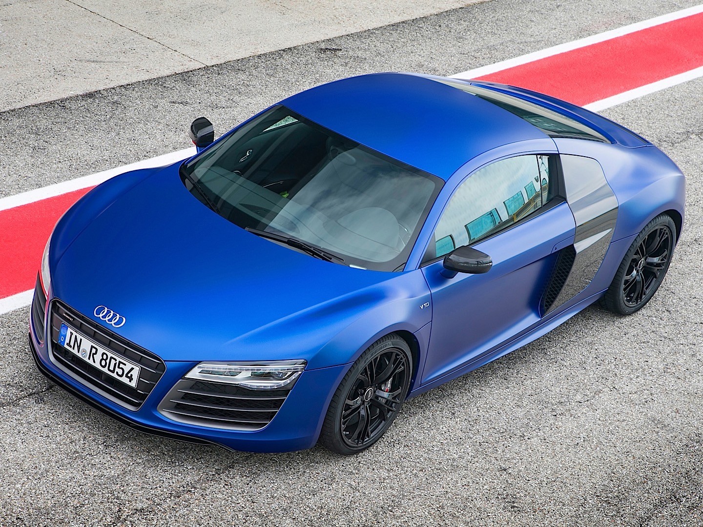 Audi R8 photo 2