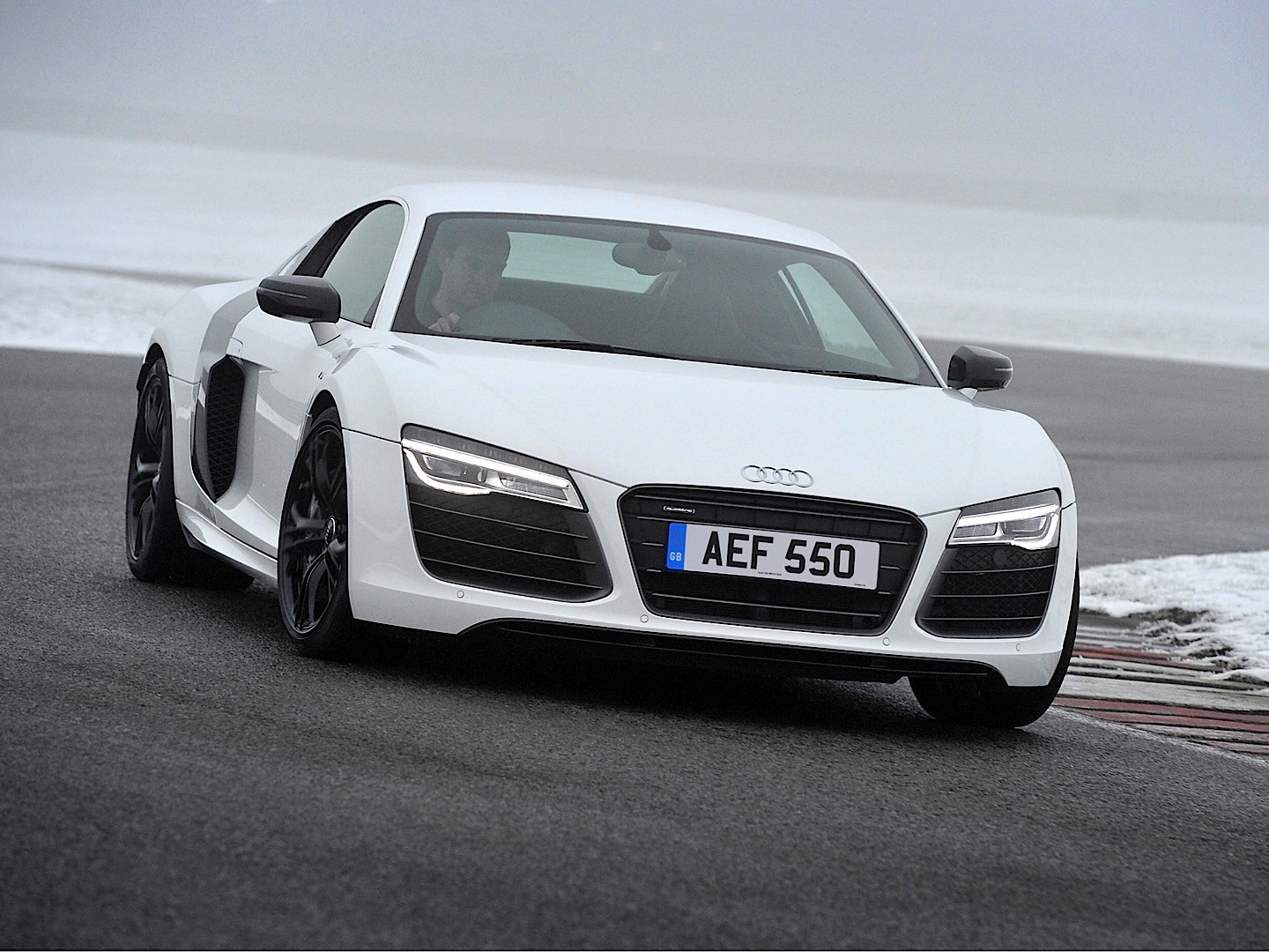 Audi R8 photo 4