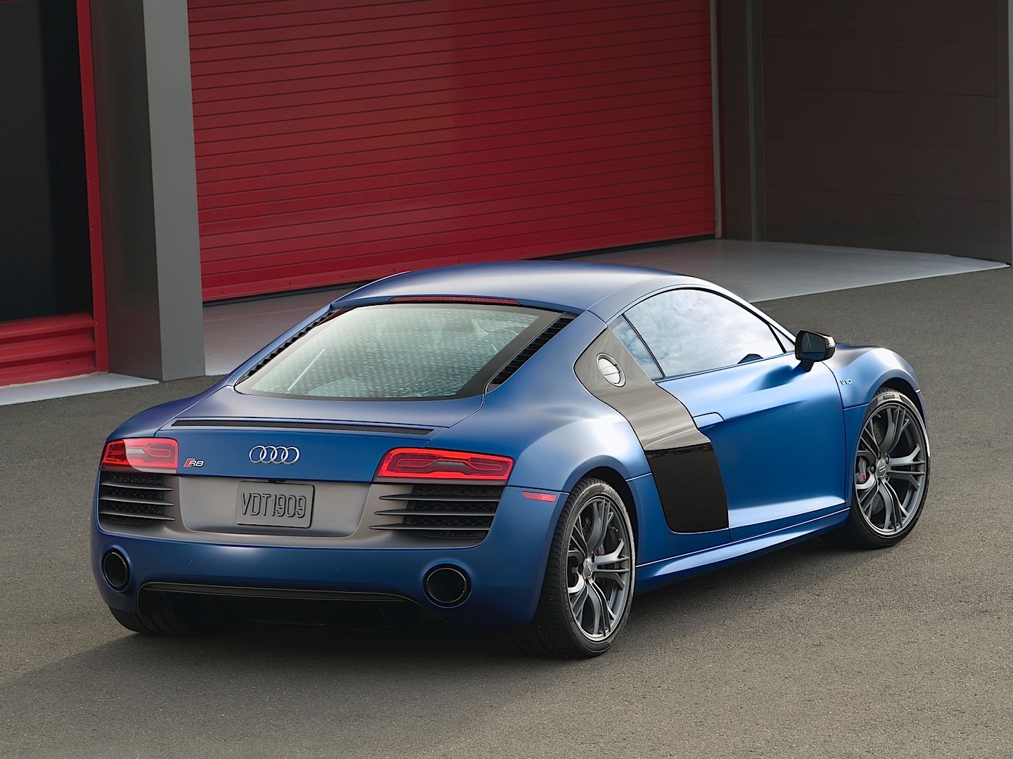 Audi R8 photo 10