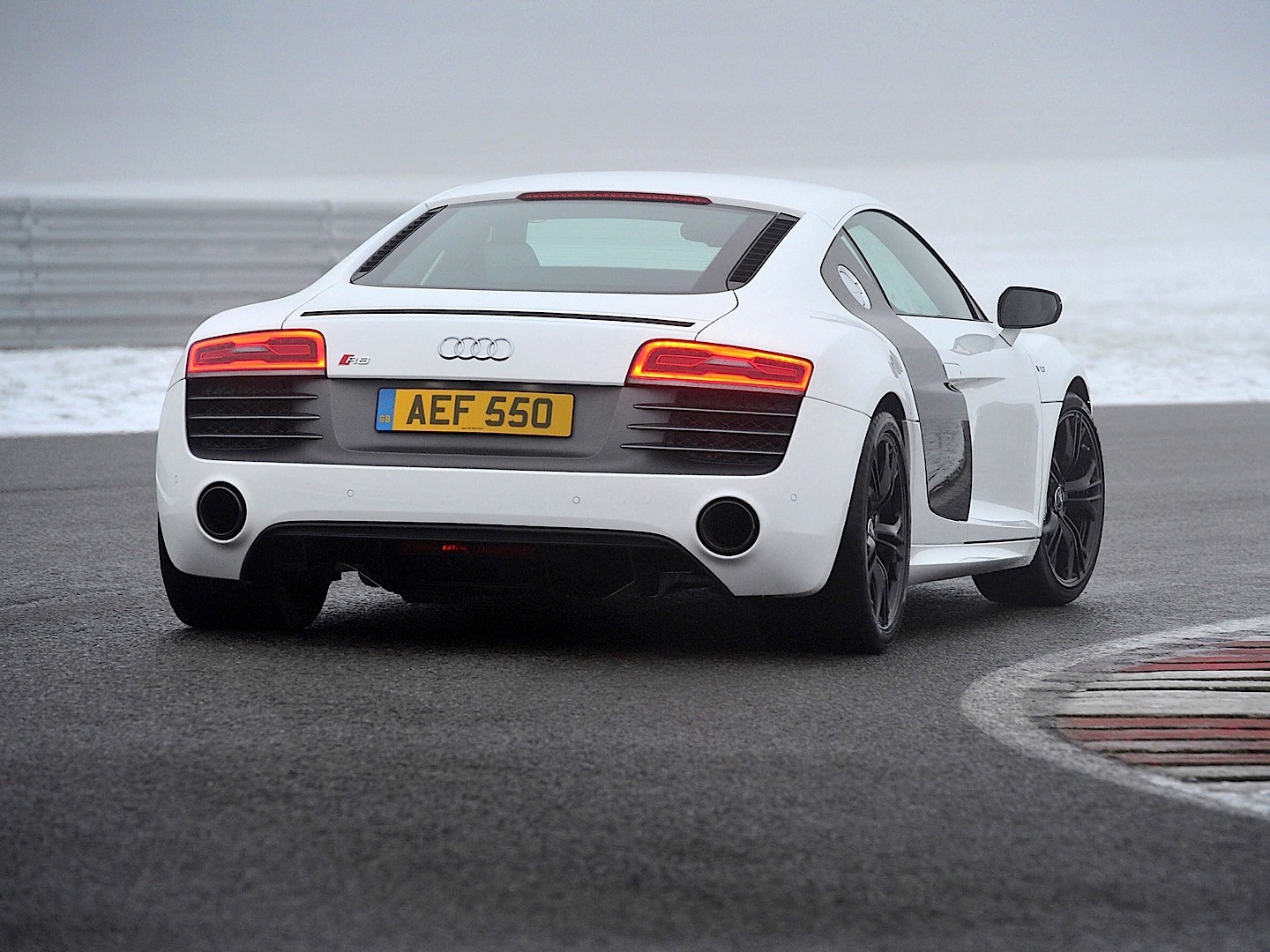 Audi R8 photo 14
