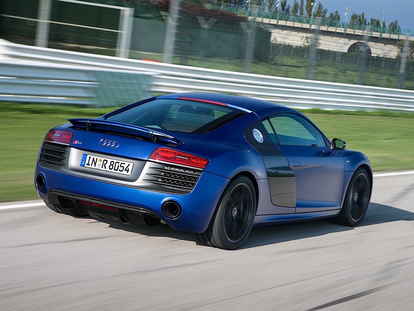 Audi R8 photo 19