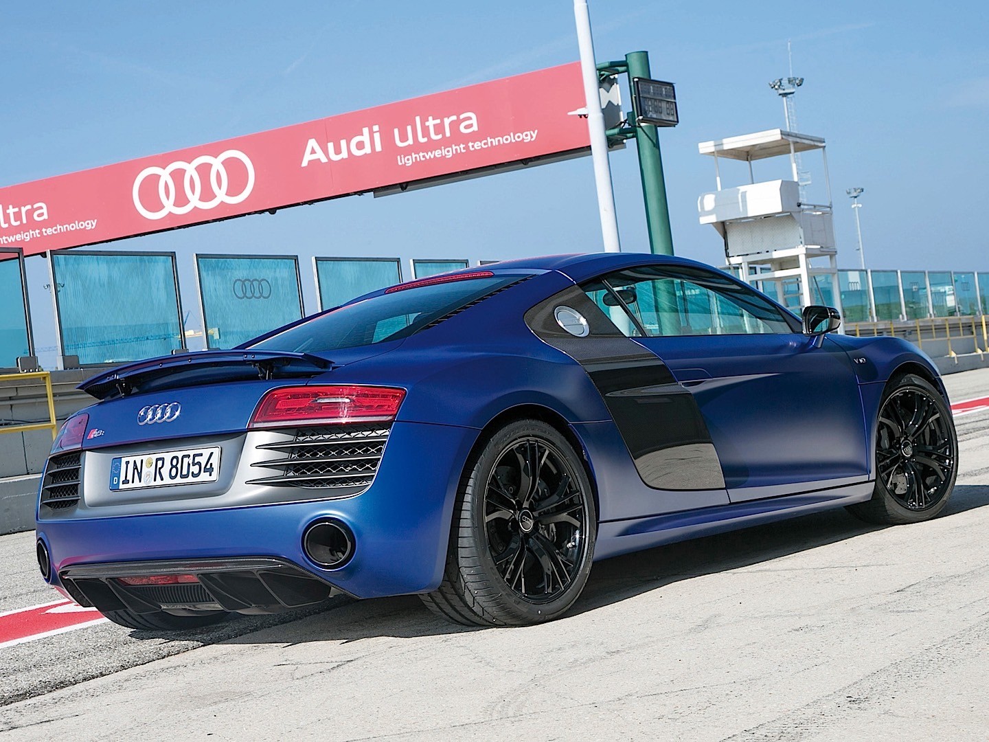 Audi R8 photo 28