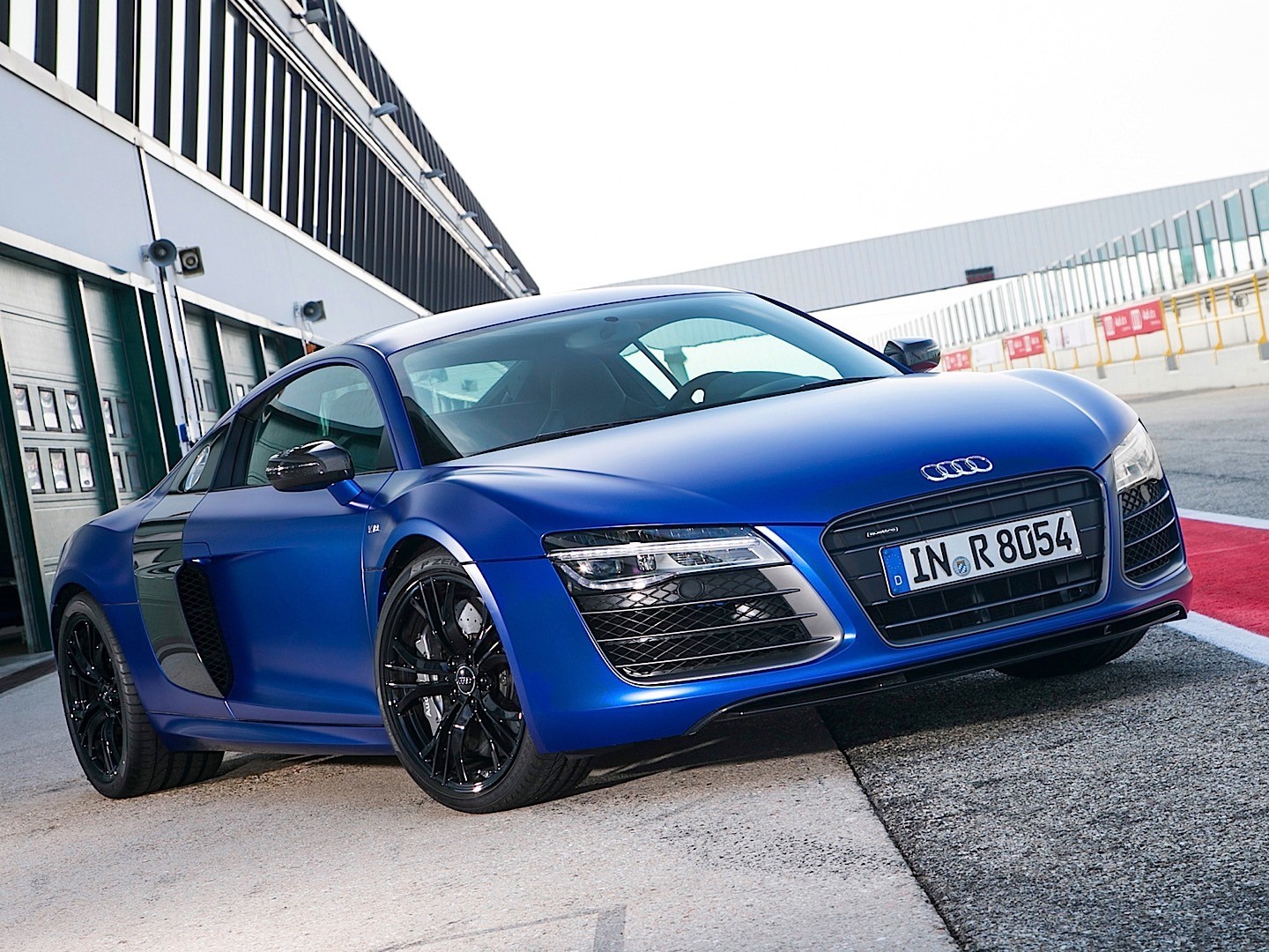Audi R8 photo 45