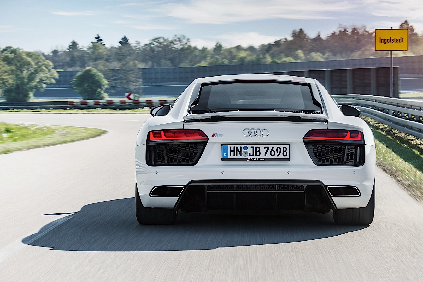 Audi R8 photo 17