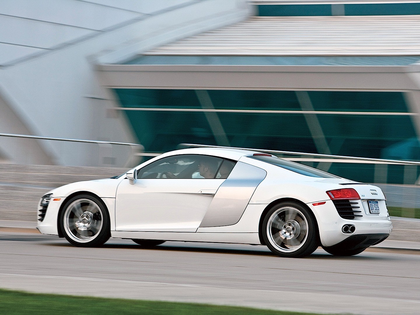 Audi R8 photo 13
