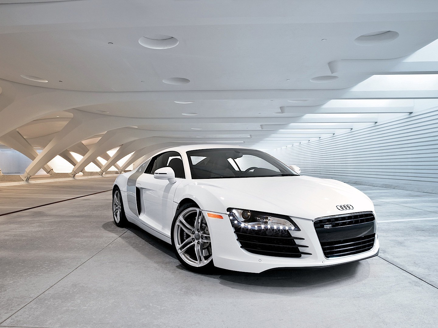 Audi R8 photo 14