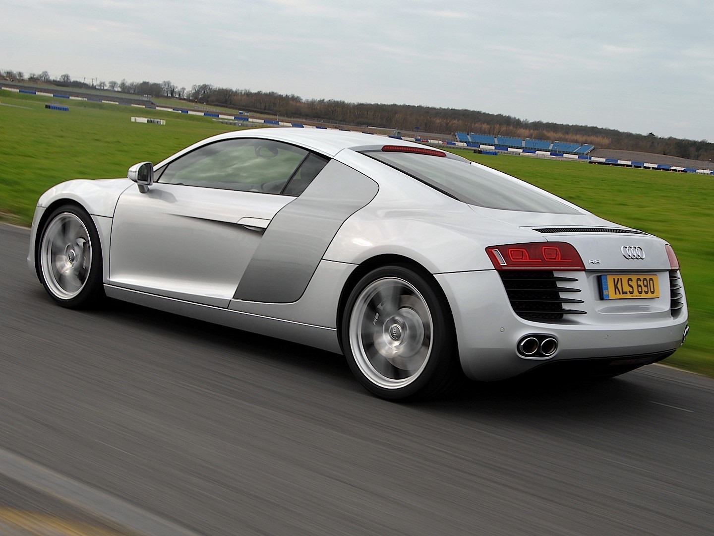 Audi R8 photo 21
