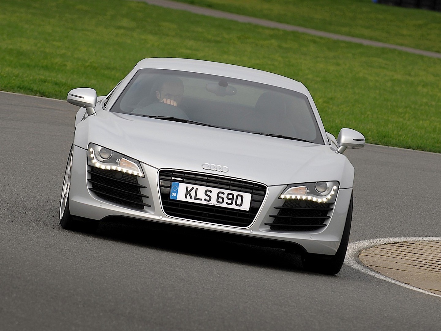Audi R8 photo 22