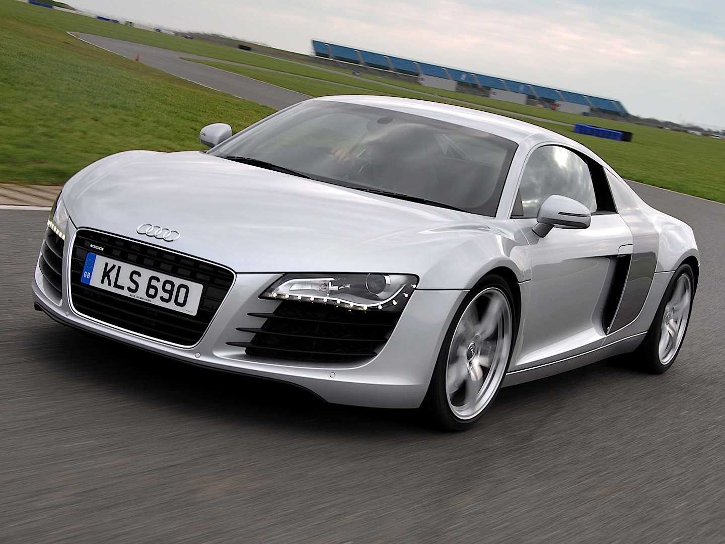 Audi R8 photo 25