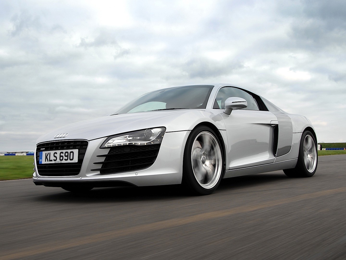 Audi R8 photo 34