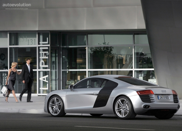 Audi R8 photo 9