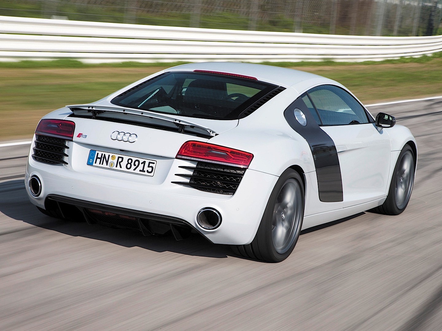 Audi R8 photo 2