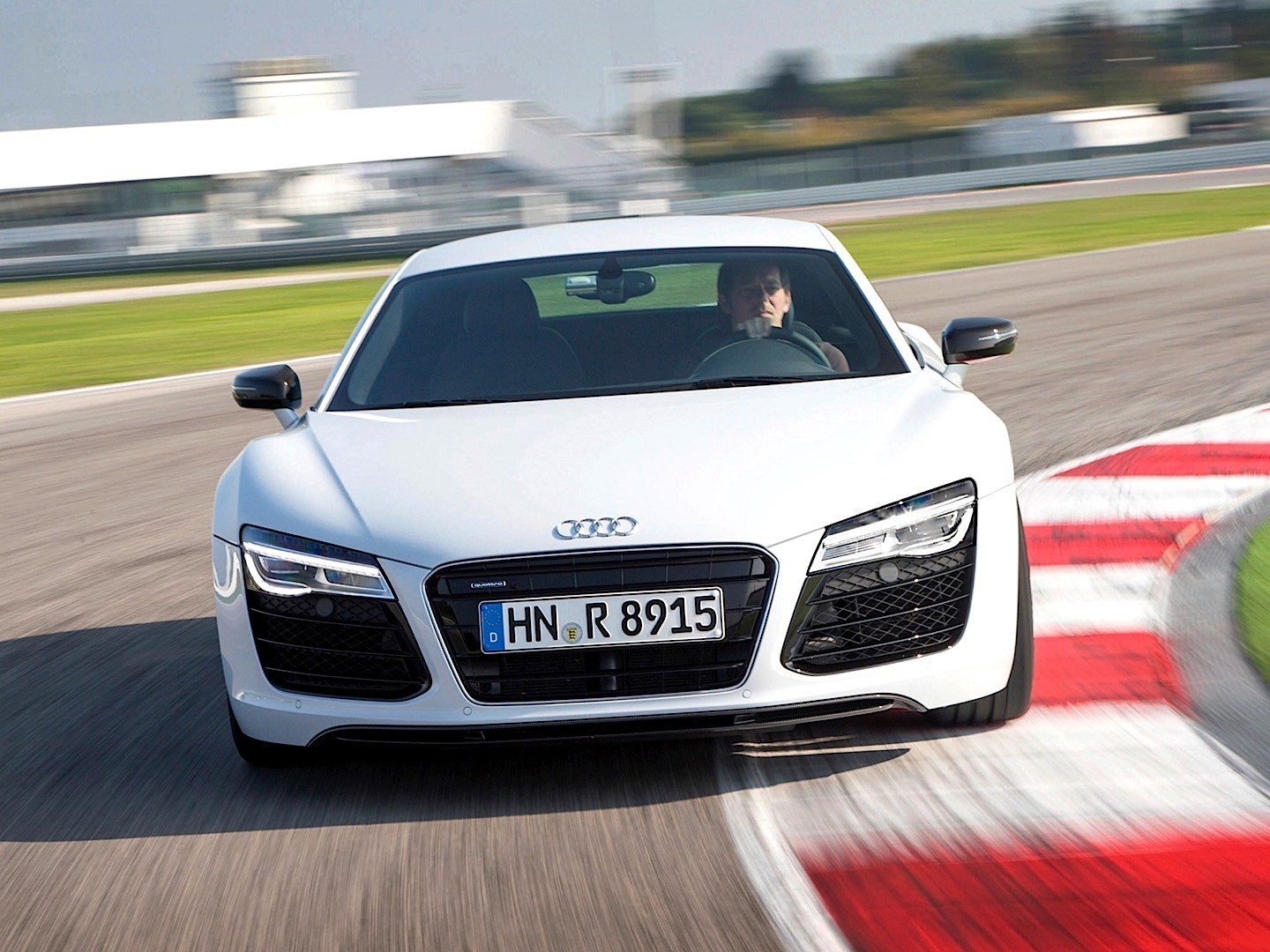 Audi R8 photo 4