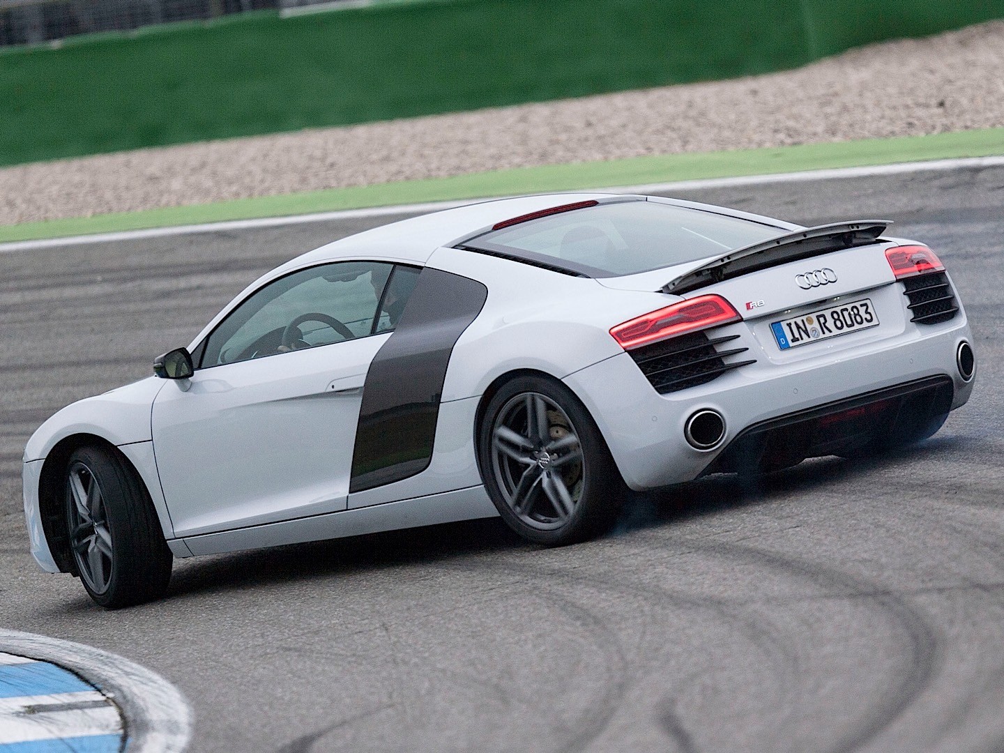 Audi R8 photo 5