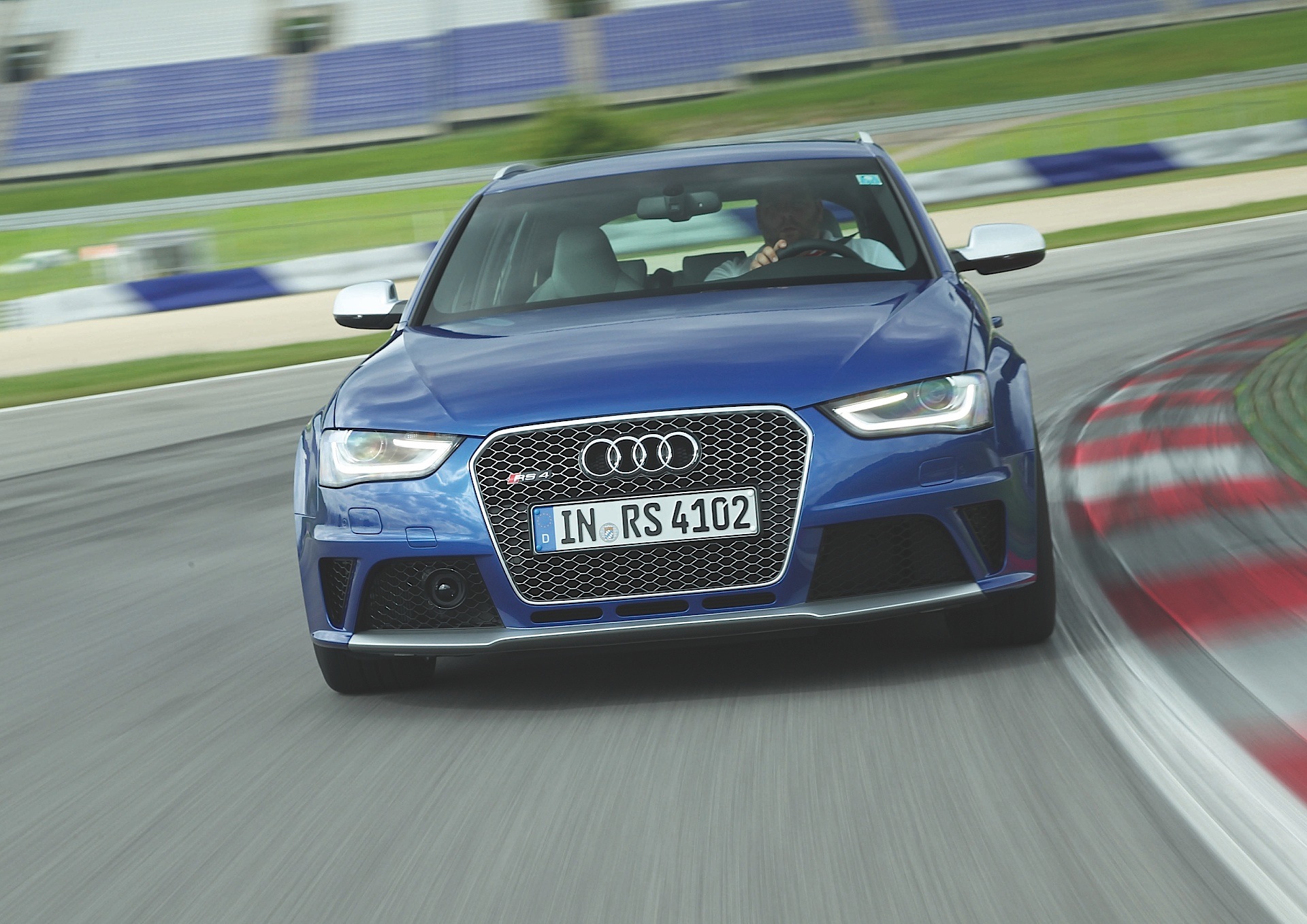 Audi Rs 4 Avant photo 32