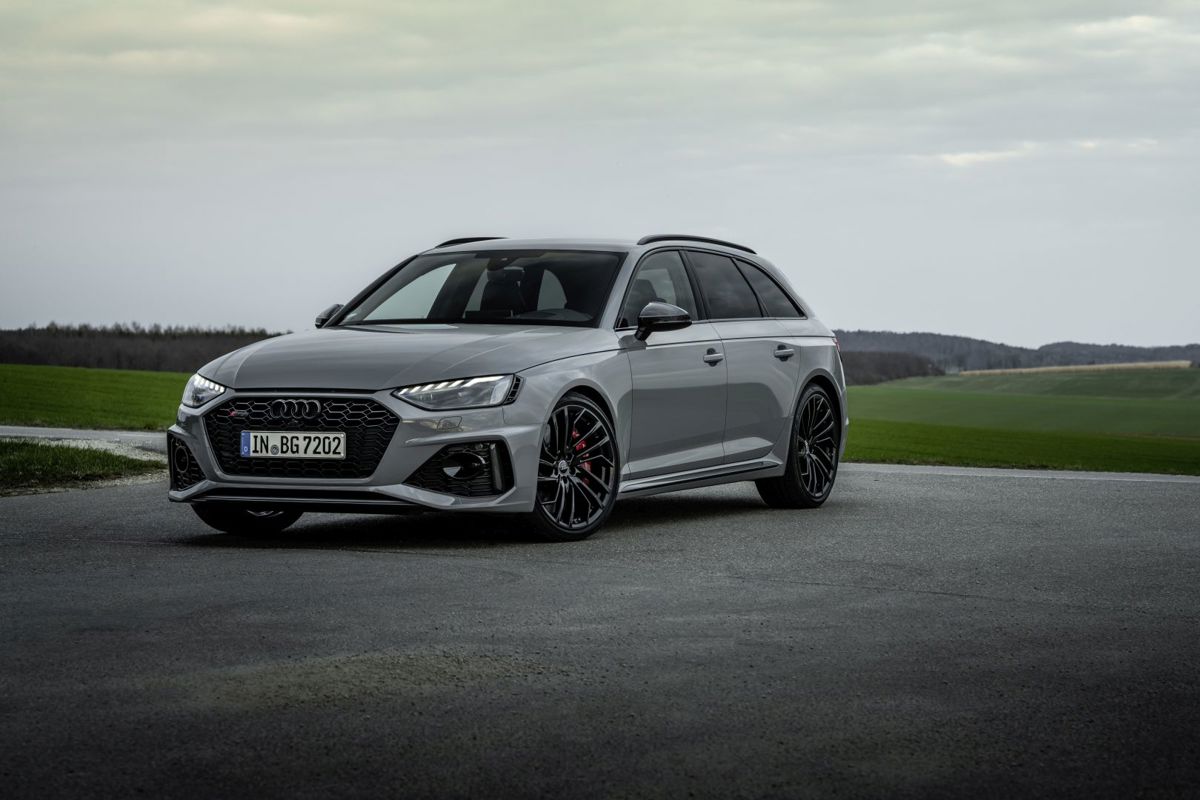 Audi AUDI RS4 4.2L FSI V8 6MT (420 HP)