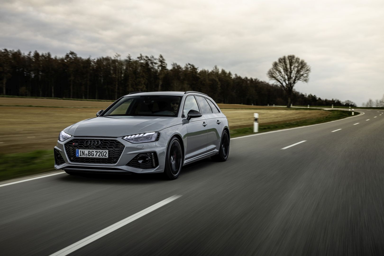 Audi Rs 4 Avant photo 11