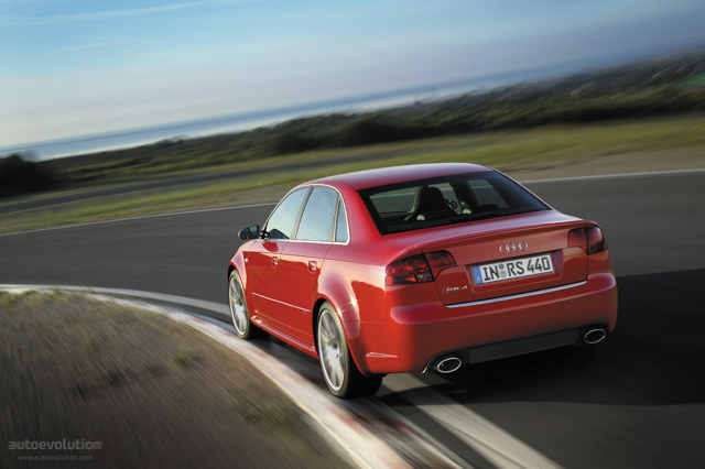 Audi Rs 4 photo 10