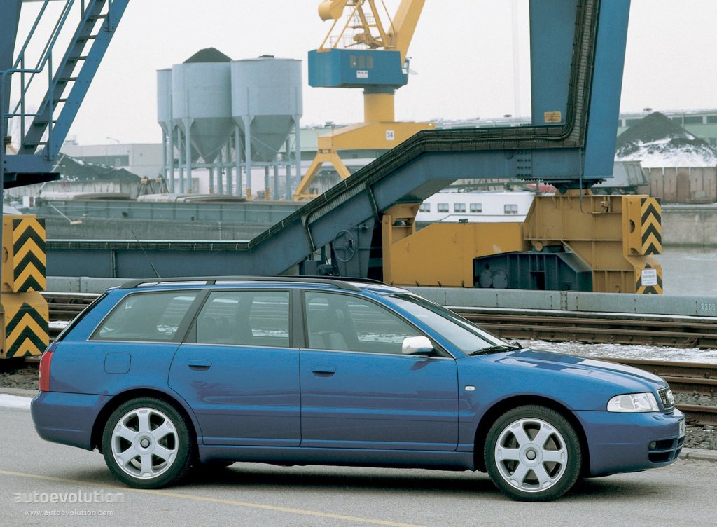 Audi S4 Avant photo 10