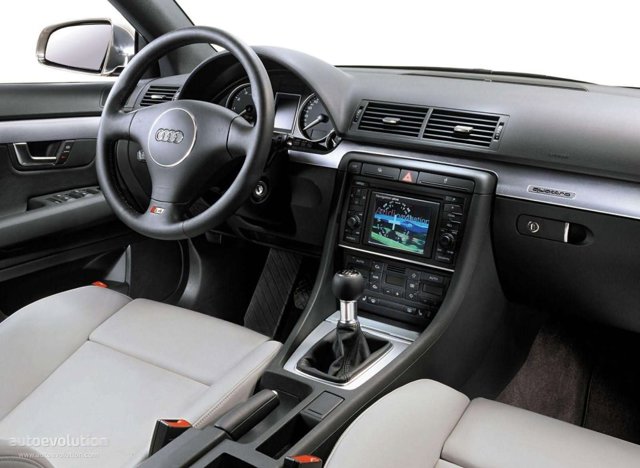 Audi S4 Avant photo 8