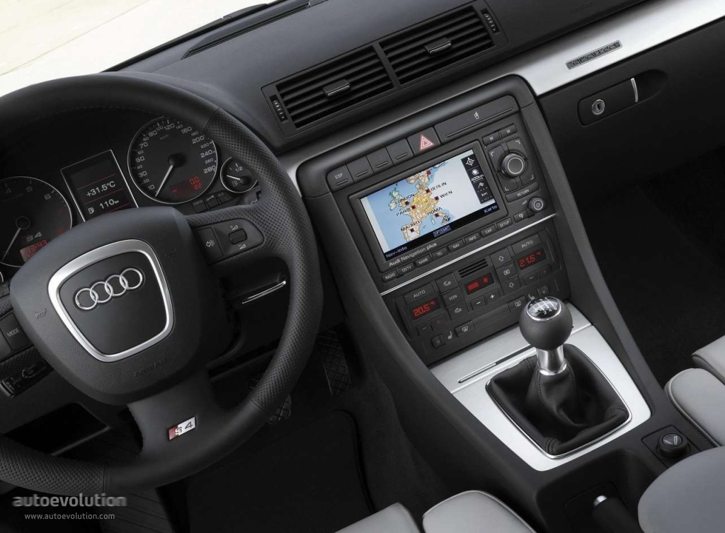 Audi S4 Avant photo 16