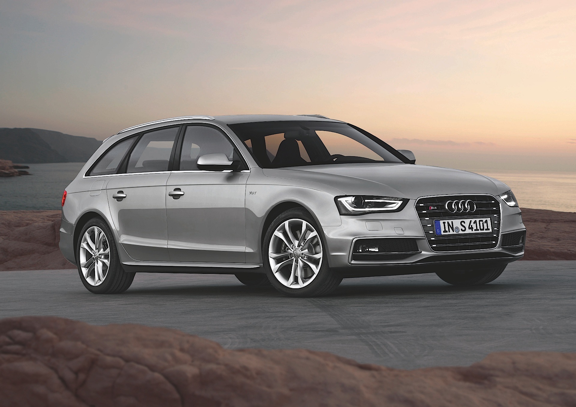 Audi S4 Avant photo 11