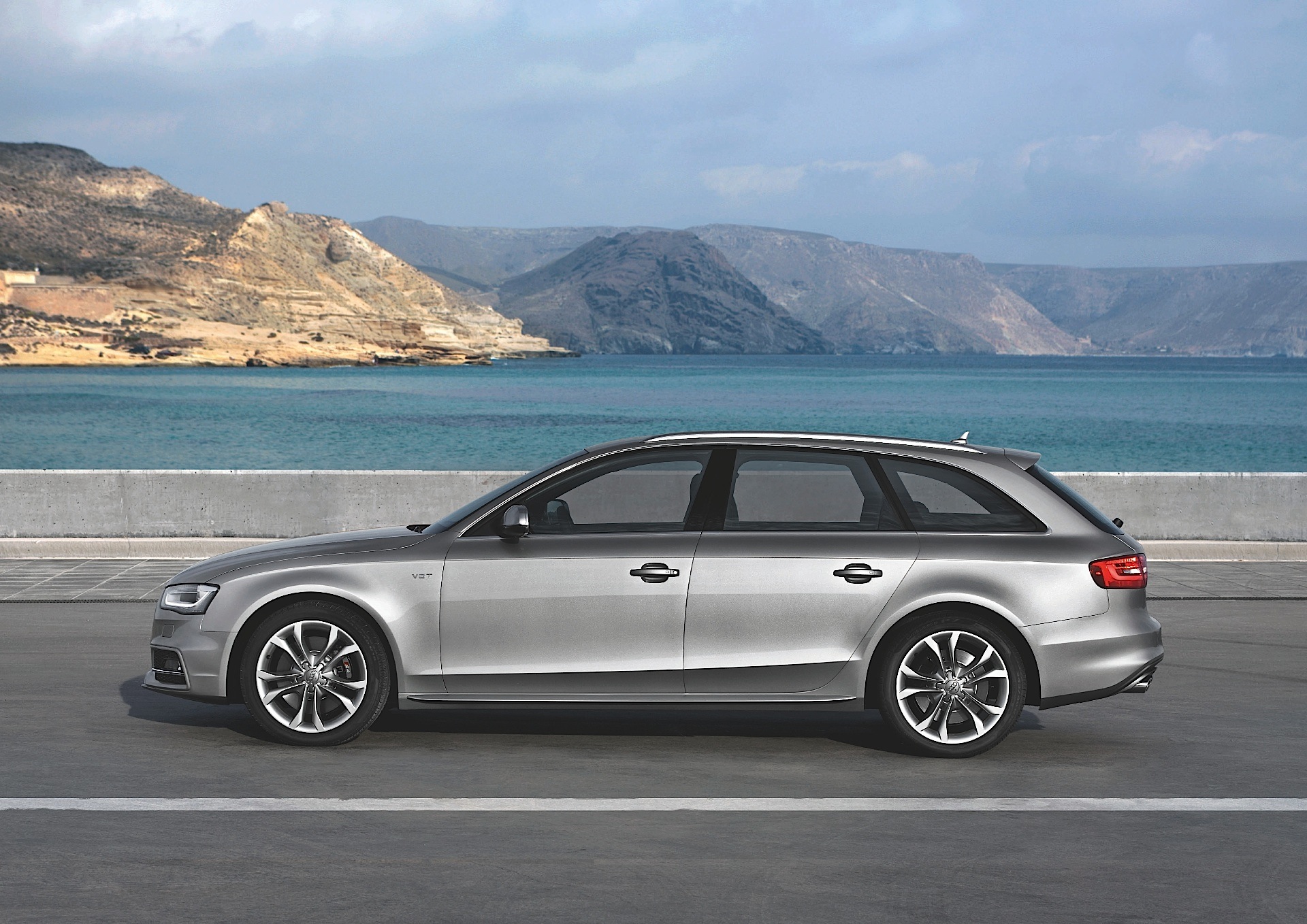 Audi S4 Avant photo 12