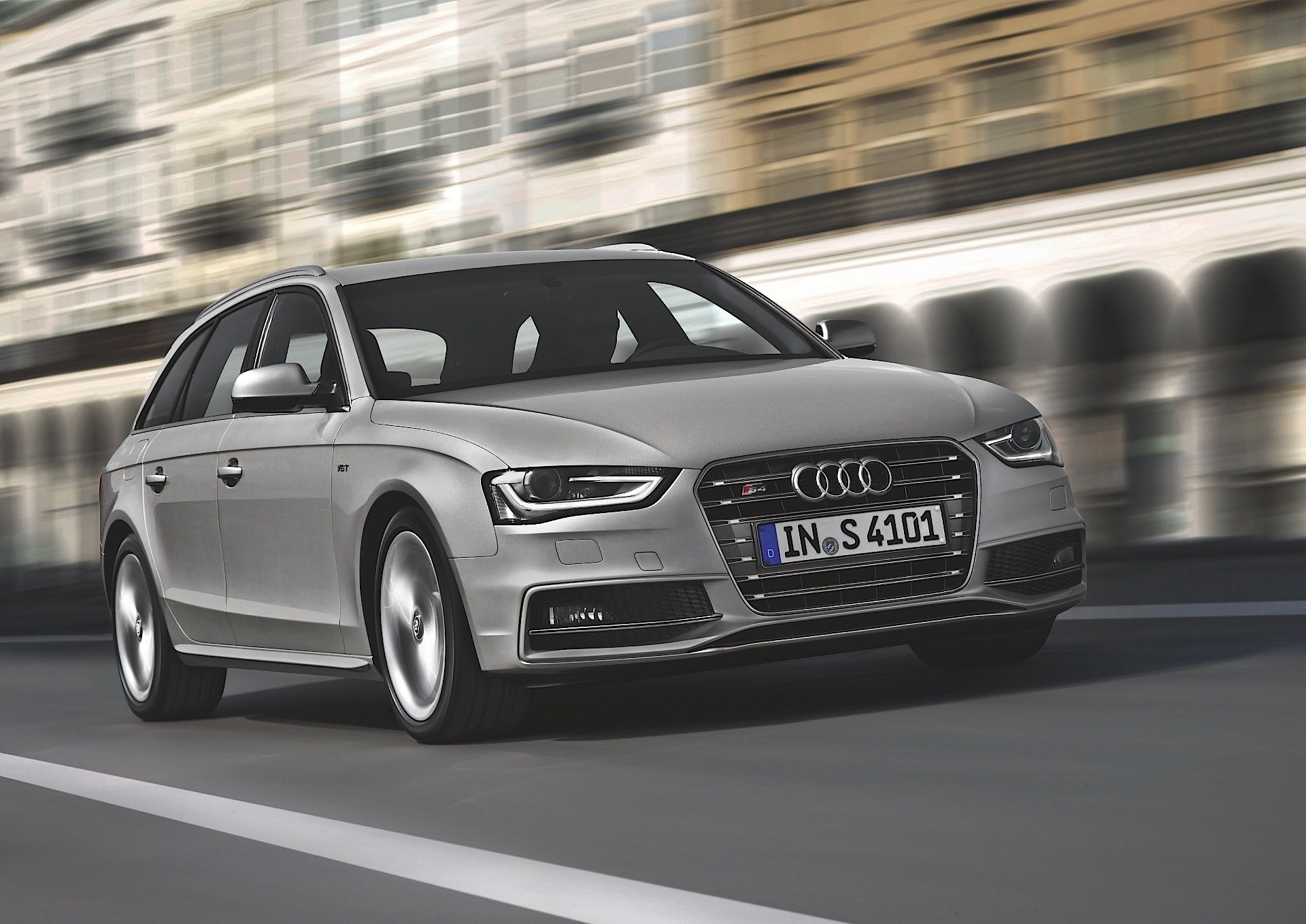 Audi S4 Avant photo 14