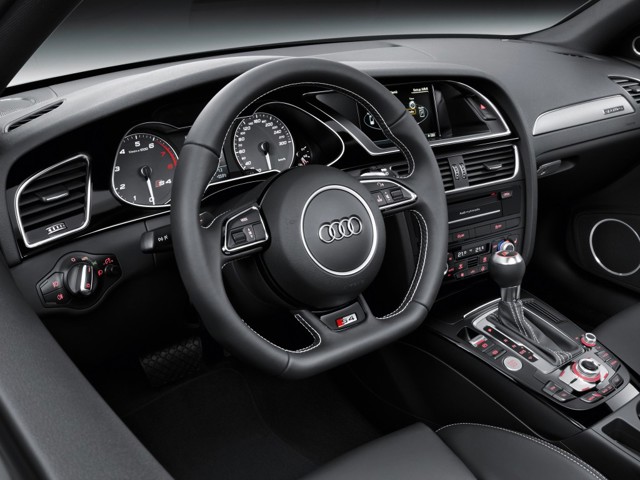 Audi S4 Avant photo 30