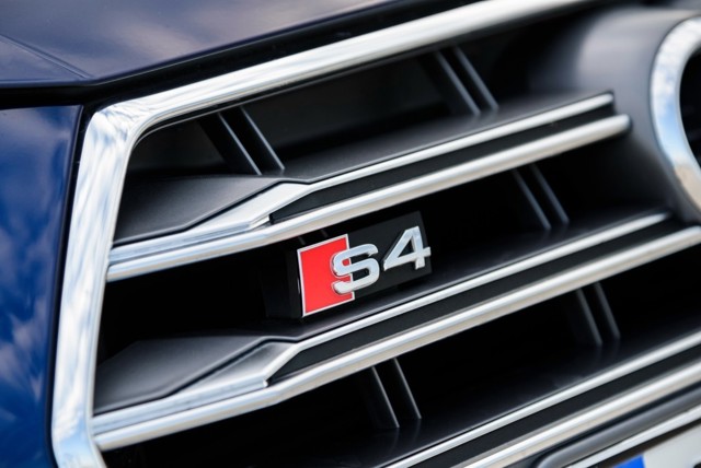 Audi S4 Avant photo 16