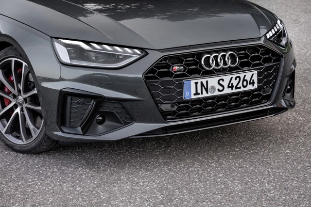 Audi S4 Avant photo 9