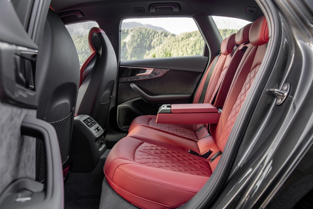 Audi S4 Avant photo 28