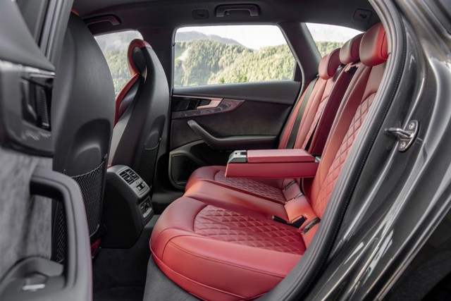 Audi S4 Avant photo 28