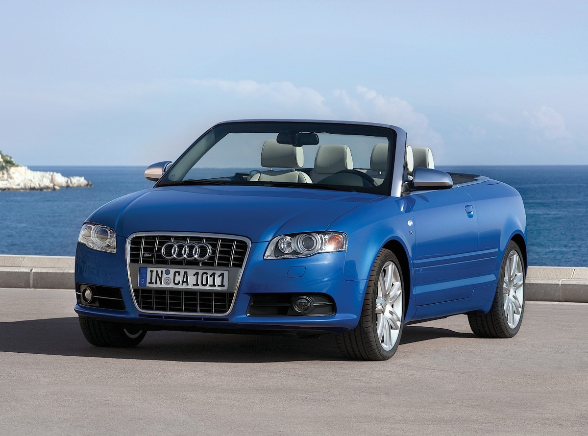 Audi AUDI S4 Cabriolet 4.2L V8 6AT AWD (344 HP)