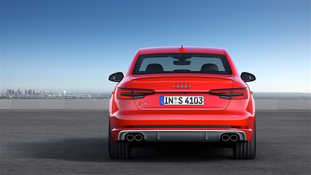 Audi S4 photo 8