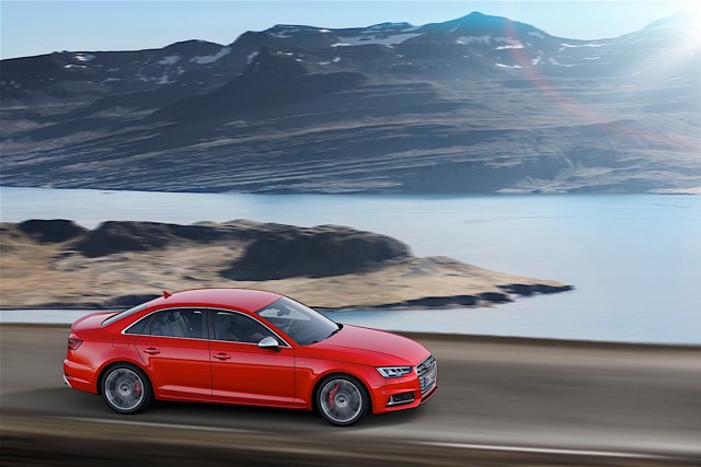 Audi S4 photo 15