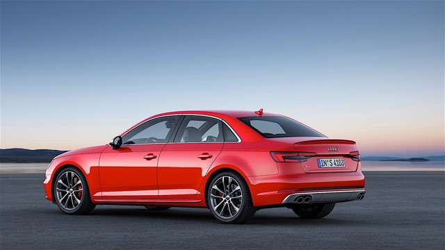 Audi S4 photo 17