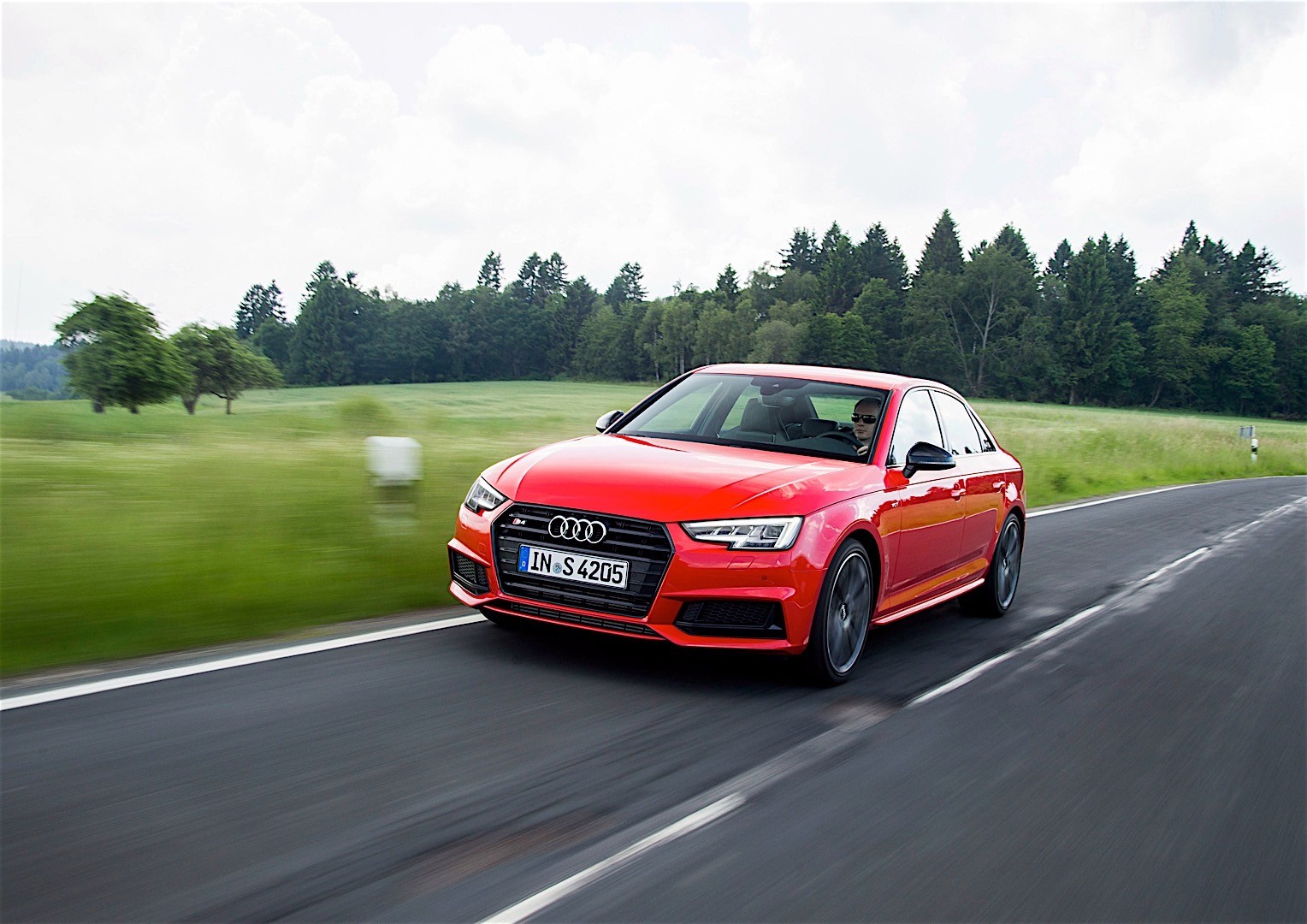 Audi S4 photo 23